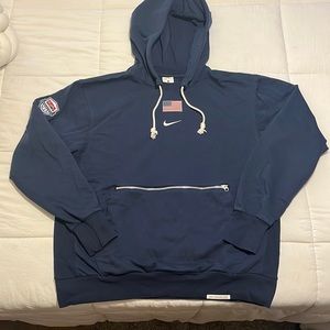 Nike Basketball Center Swoosh USA Sweatshirt/Hoodie